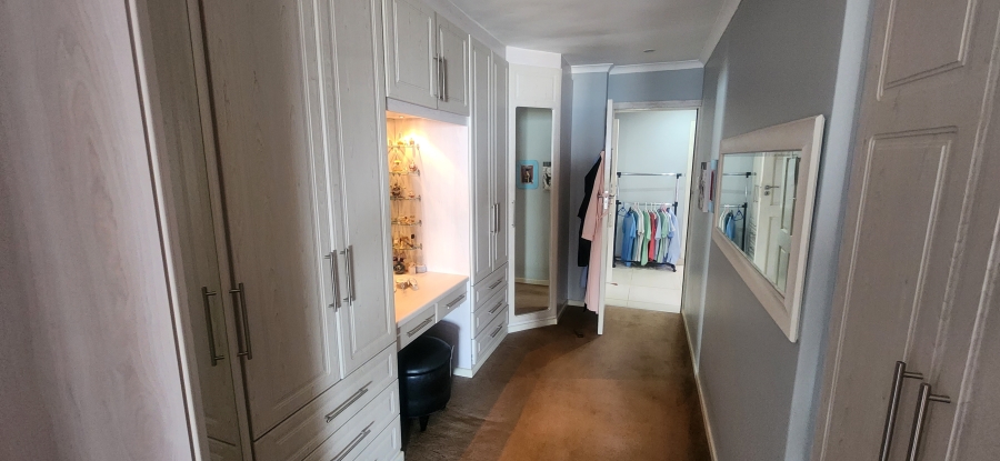 6 Bedroom Property for Sale in Da Nova Western Cape